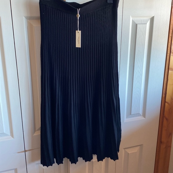 MAX STUDIO NWT Black Knit Pull-On Waistband Pleated Sweater Skirt Size medium - Picture 4 of 10